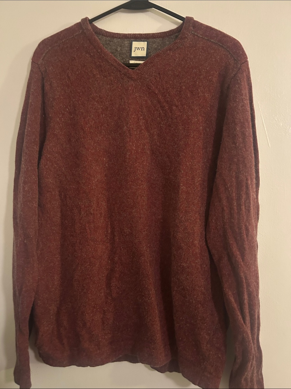 Men's V-Neck Sweater in Heathered Maroon